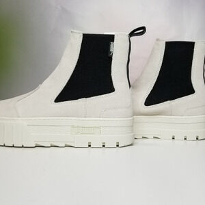 Puma  Women's Chelsea Suede Boots Sizes 7.5  Marshmallow NWT